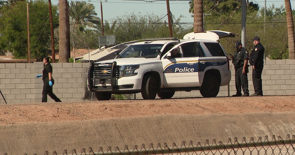 Woman found dead along Phoenix canal: PD