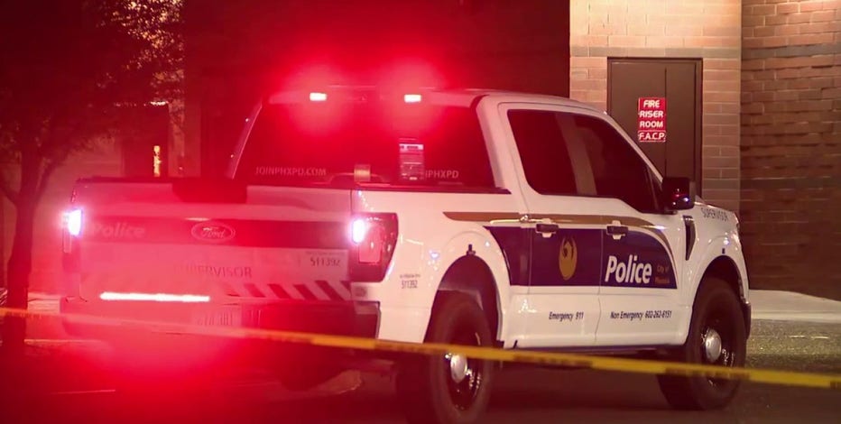 Man found with life-threatening injuries at Phoenix QuikTrip