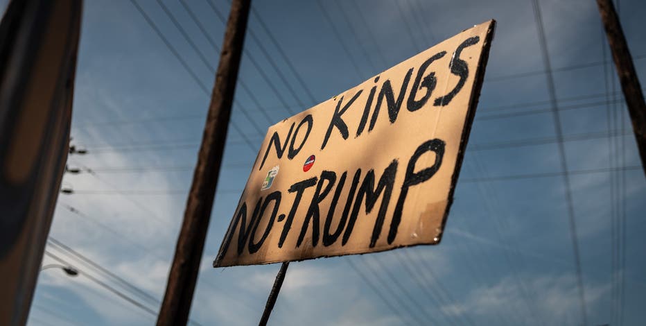 'No Kings': Thousands rally at protests across Phoenix area
