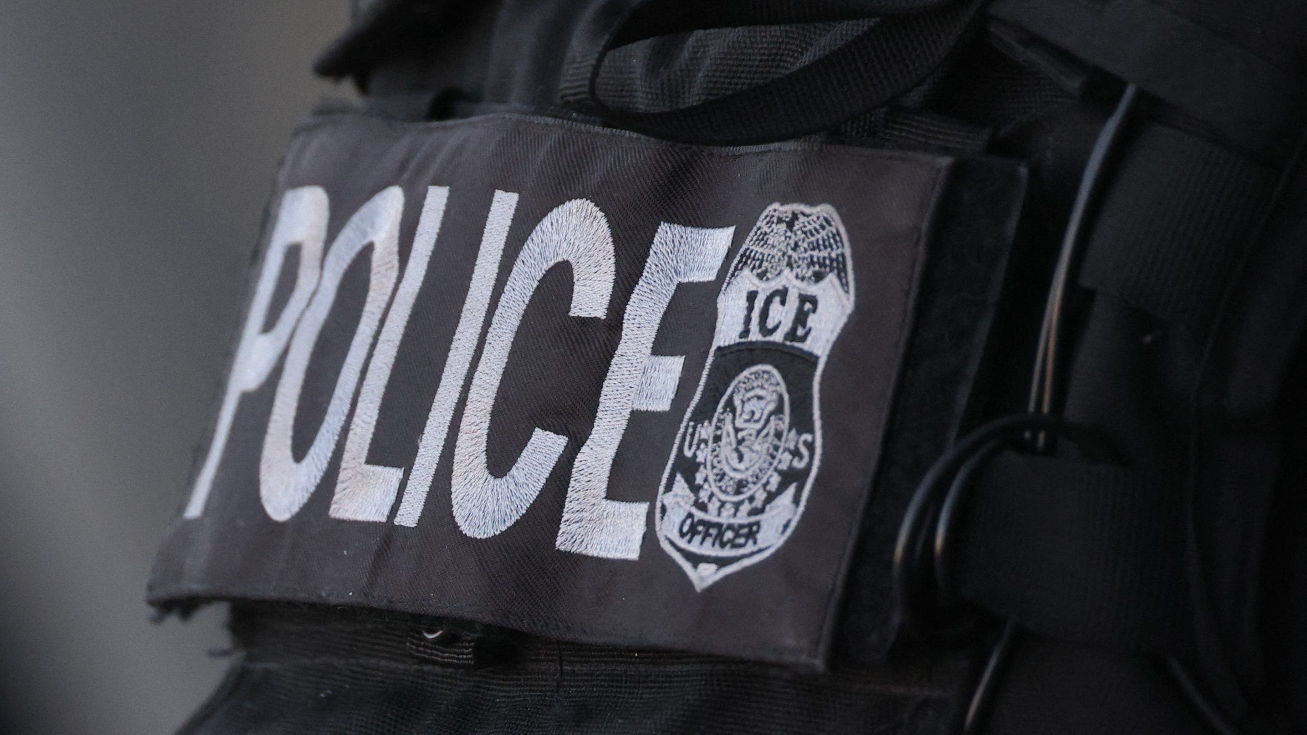 Arizona Democrats call Mesa ICE facility conditions 'shameful' after surprise visit