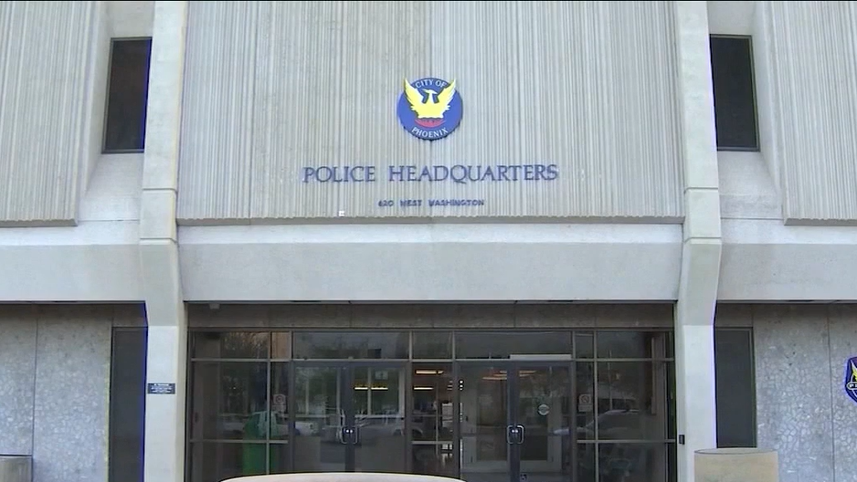 Ex-Phoenix officer indicted for allegedly stealing $11K from fellow officers