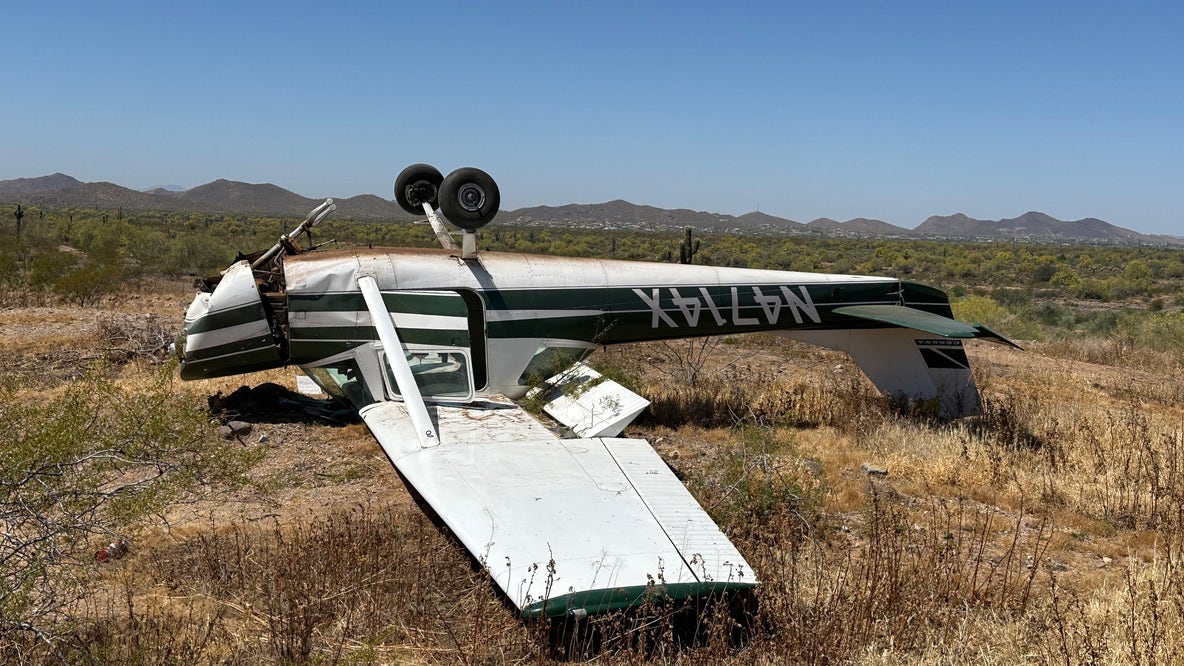 Plane crashes, lands on its roof in Cave Creek