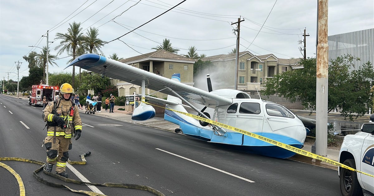 Witnesses describe 'miracle' landing of small plane on Phoenix roadway