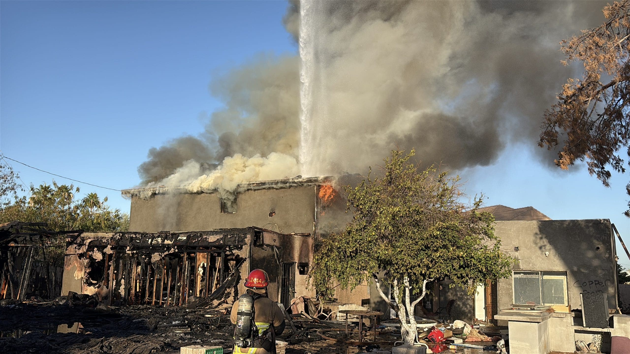 Massive fire burns vacant buildings in north Phoenix