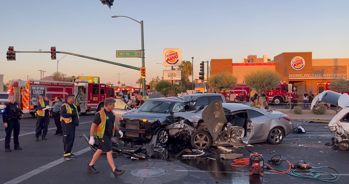Phoenix pileup: Children hospitalized, 5 others 'critical' after crash