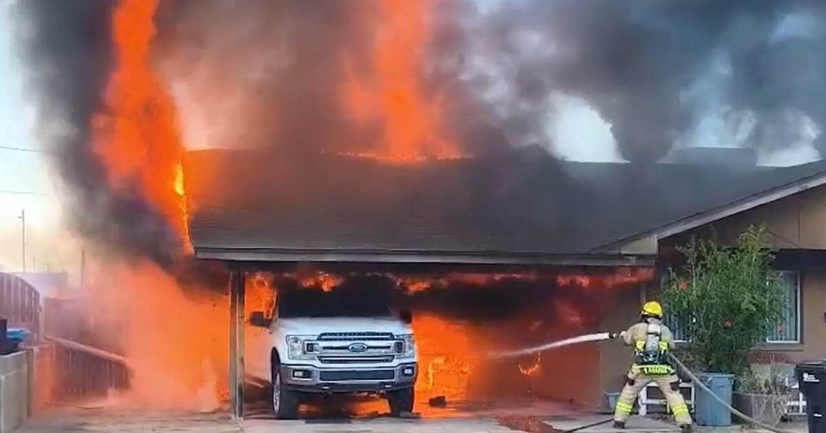 West Phoenix house fire leaves five people displaced