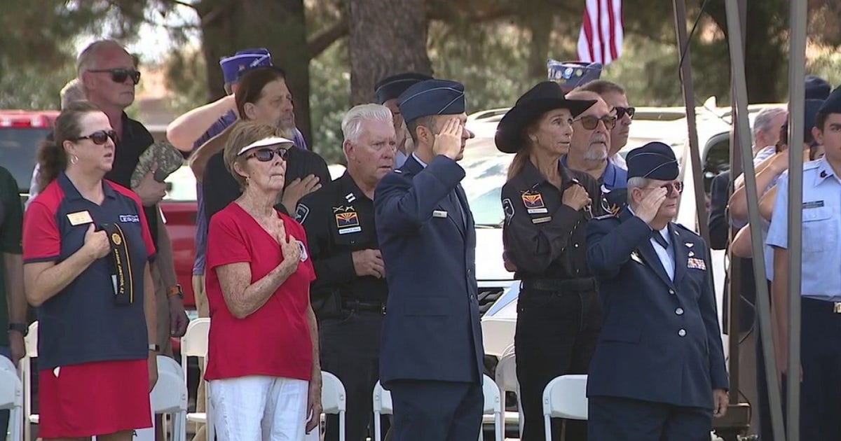 Phoenix veterans, families gather for moving Memorial Day cemetery tribute