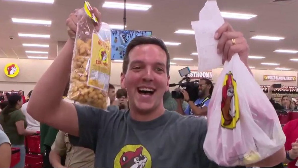 'God bless America': Buc-ee's officially opens in Goodyear