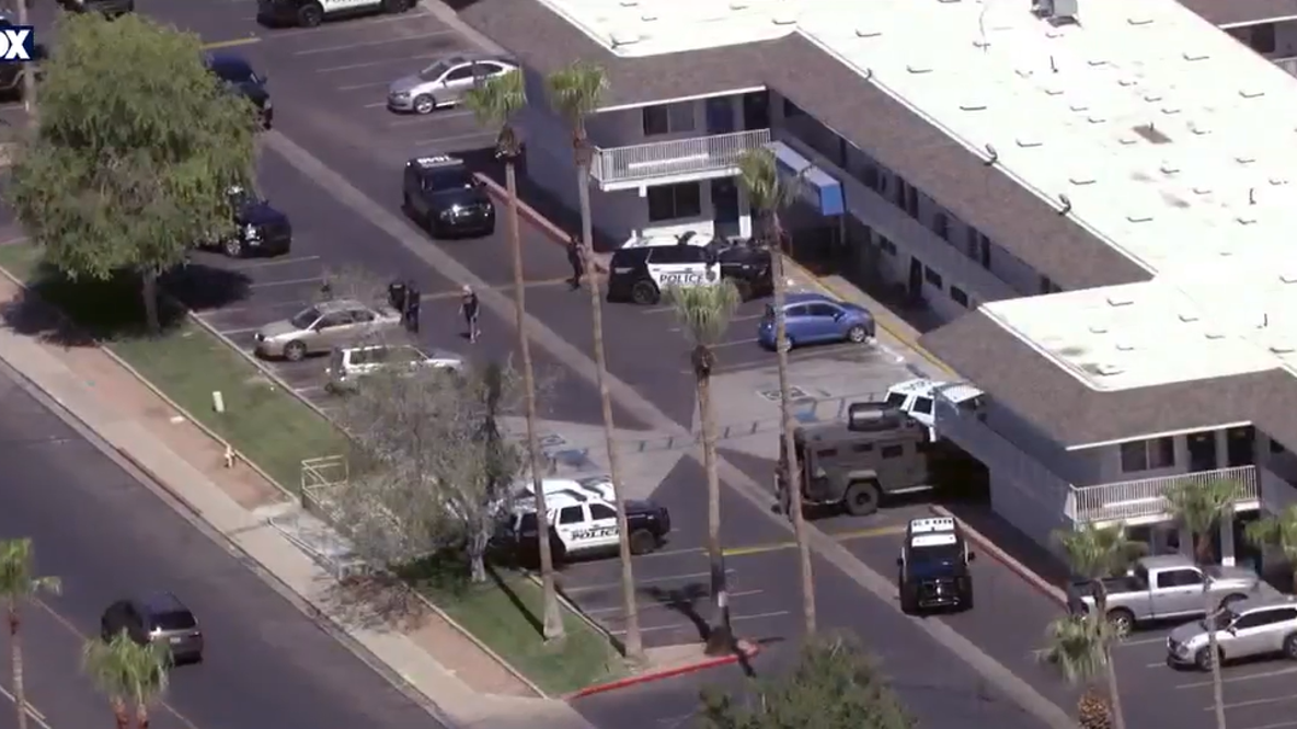 Mesa woman accused of threatening motel guests with knife, assaulting firefighter