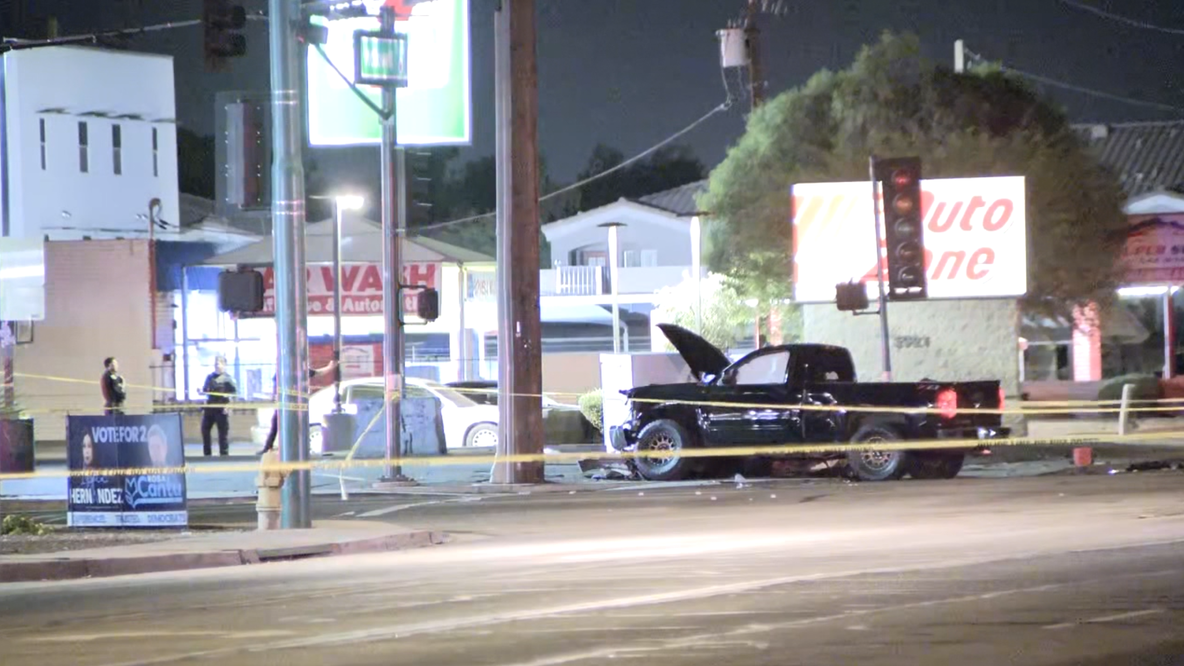 Woman killed after suspected DUI driver runs red light, Phoenix police say