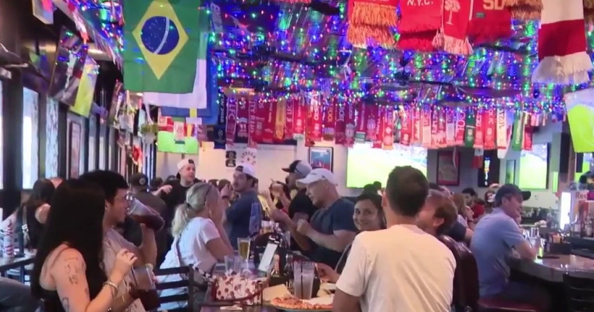 World Cup business boom: Phoenix soccer fans pack local pubs to support international teams