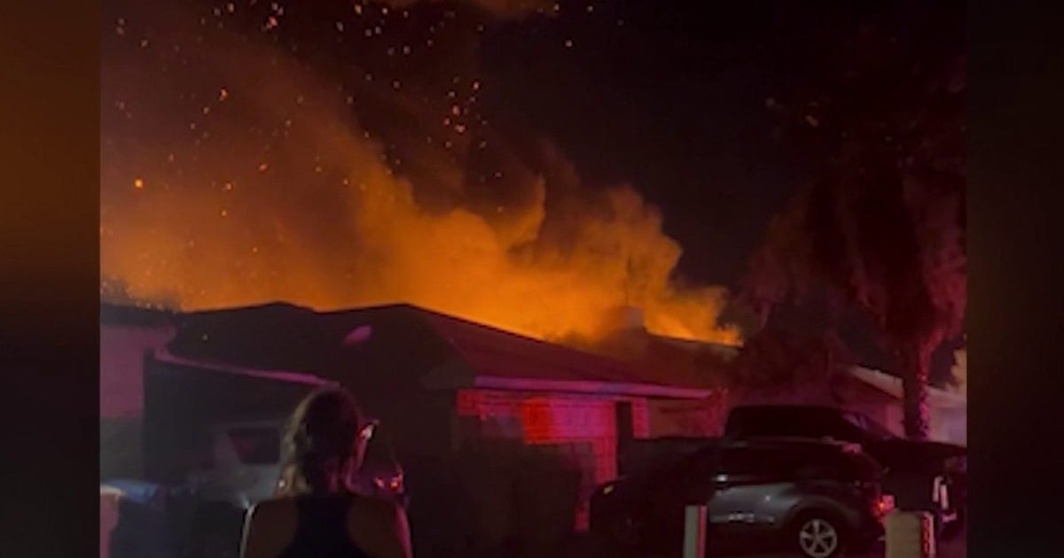 Elderly woman dies after being pulled from burning Glendale home | FOX ...