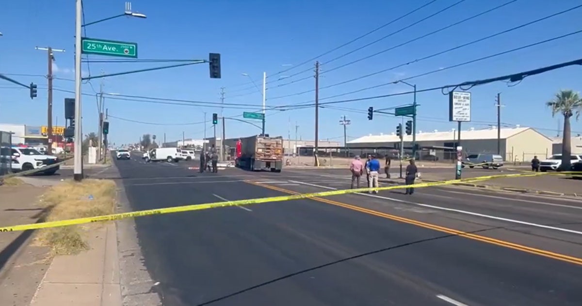 Driver dies following crash in Phoenix | FOX 10 Phoenix