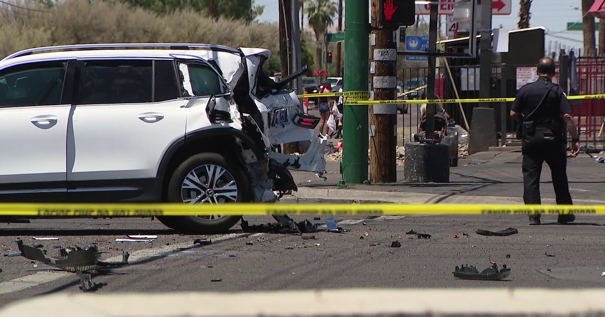 Witnesses say red light runner caused deadly 7-car crash in Phoenix ...