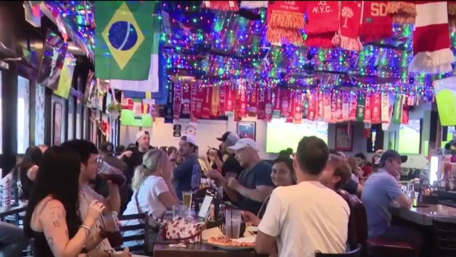 World Cup business boom: Phoenix soccer fans pack local pubs to support international teams