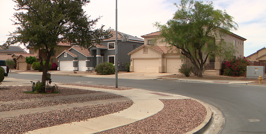 2 men shot following 'transaction' with unknown suspects in West Phoenix