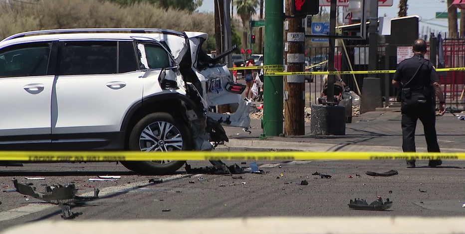 Witnesses say red light runner caused deadly 7-car crash in Phoenix