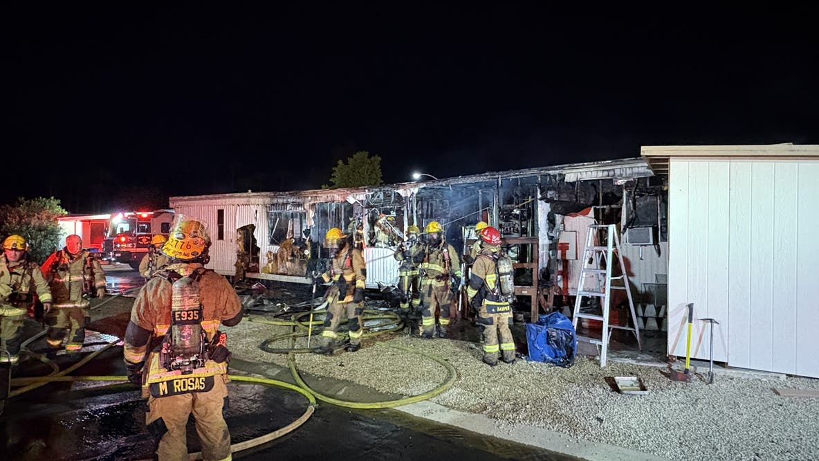 Phoenix mobile home fire leaves 1 displaced