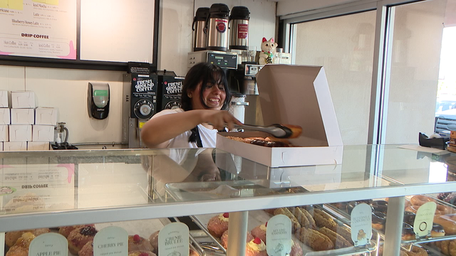 Community rallies to help struggling Scottsdale donut shop