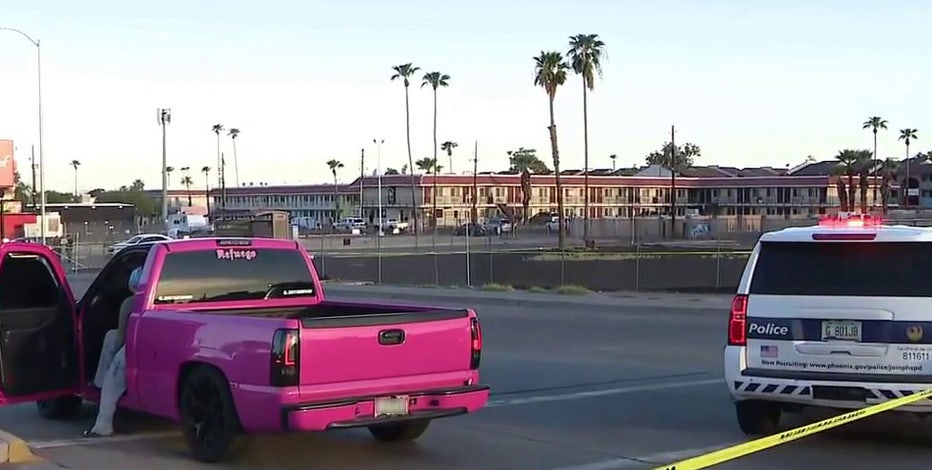 Phoenix stabbing leaves man in extremely critical condition, suspect detained