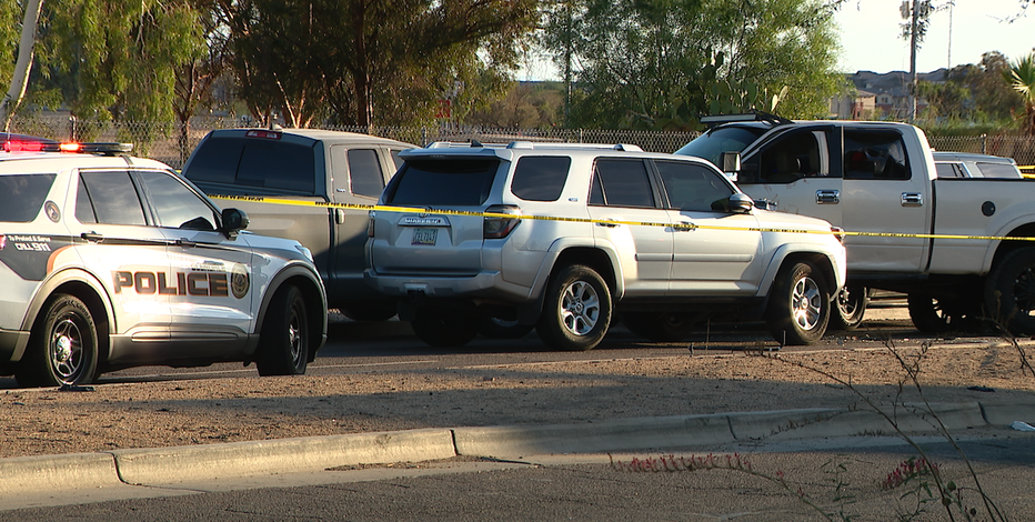 Driver dead after ramming Glendale police cars