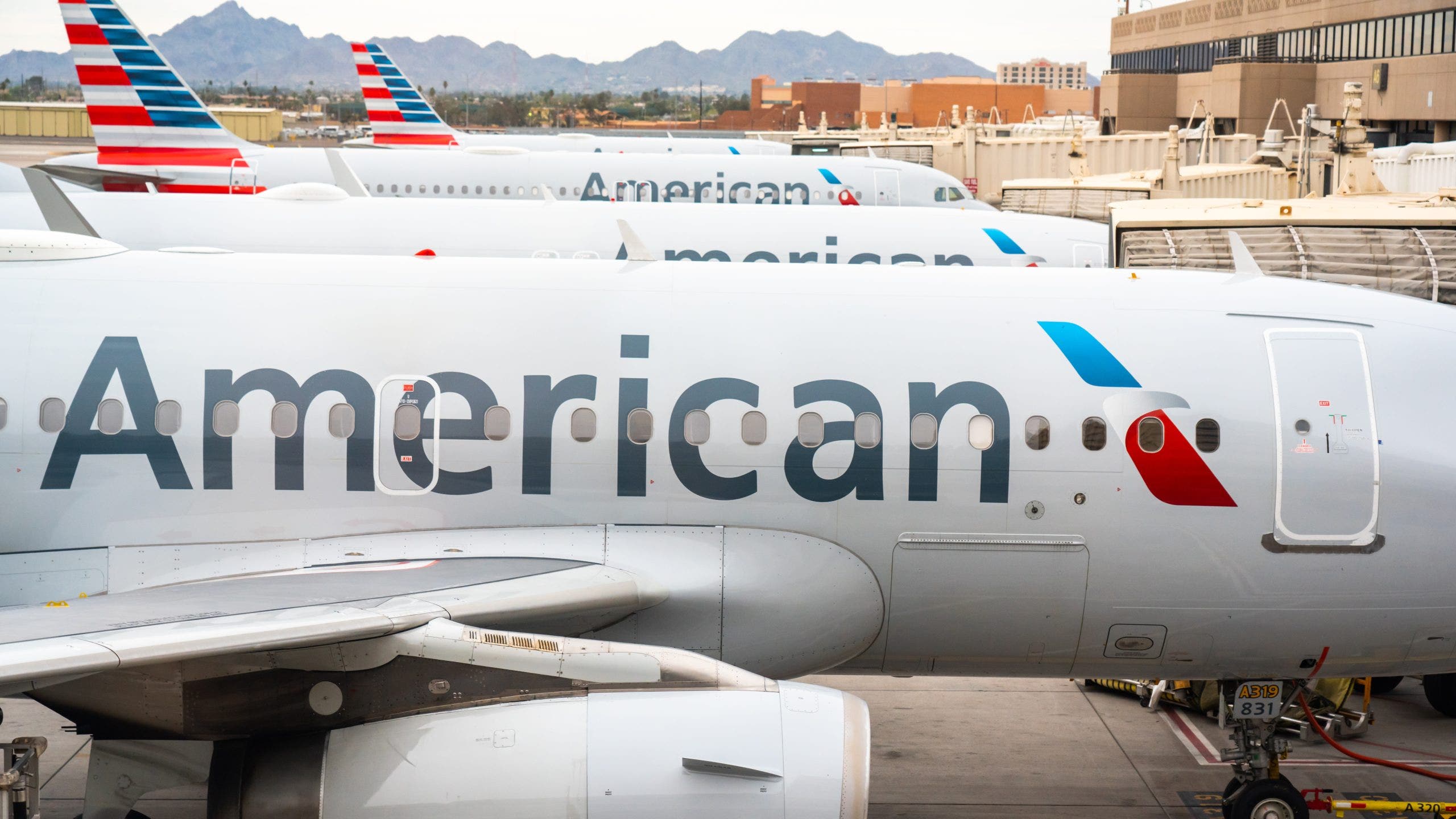 2 American Airlines planes averted potential disaster in Phoenix