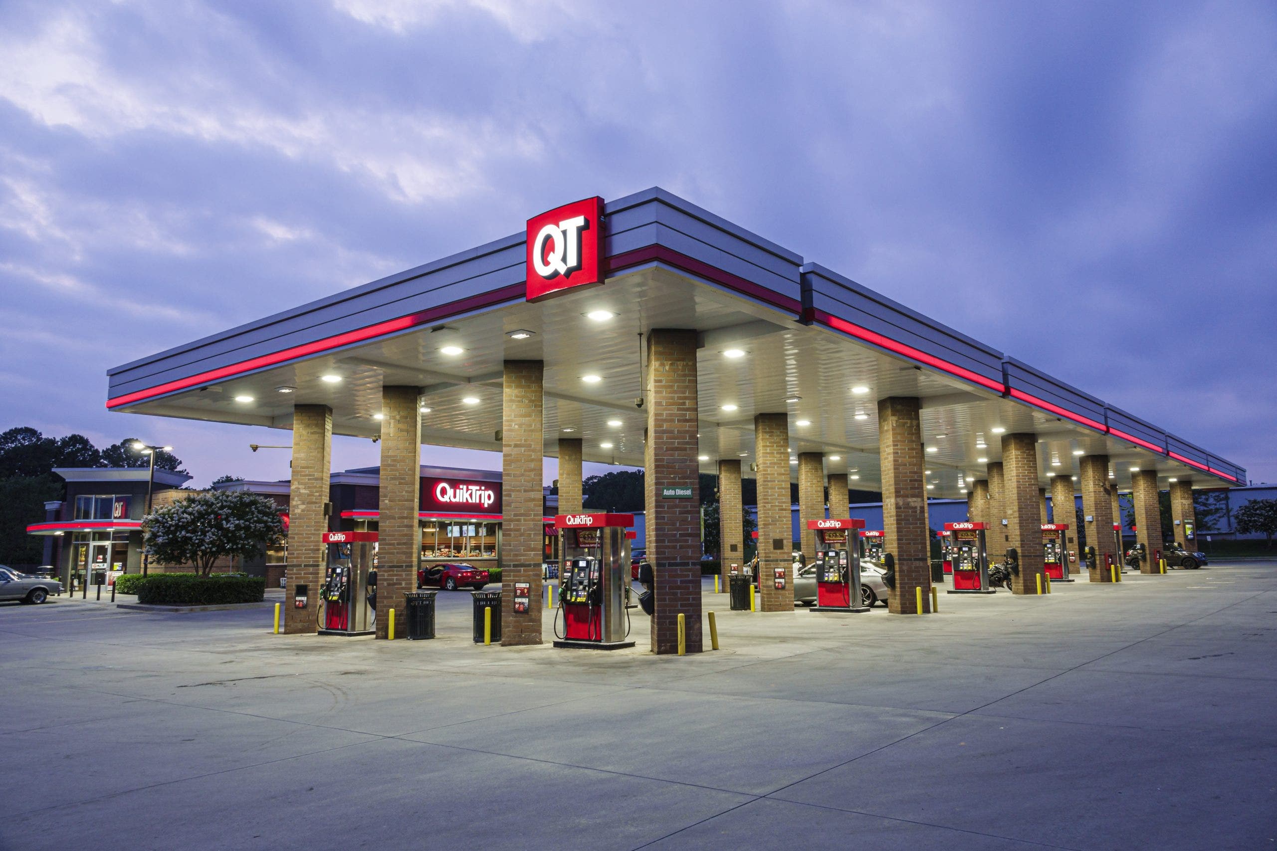 Fight at Avondale QuikTrip between two men turns deadly
