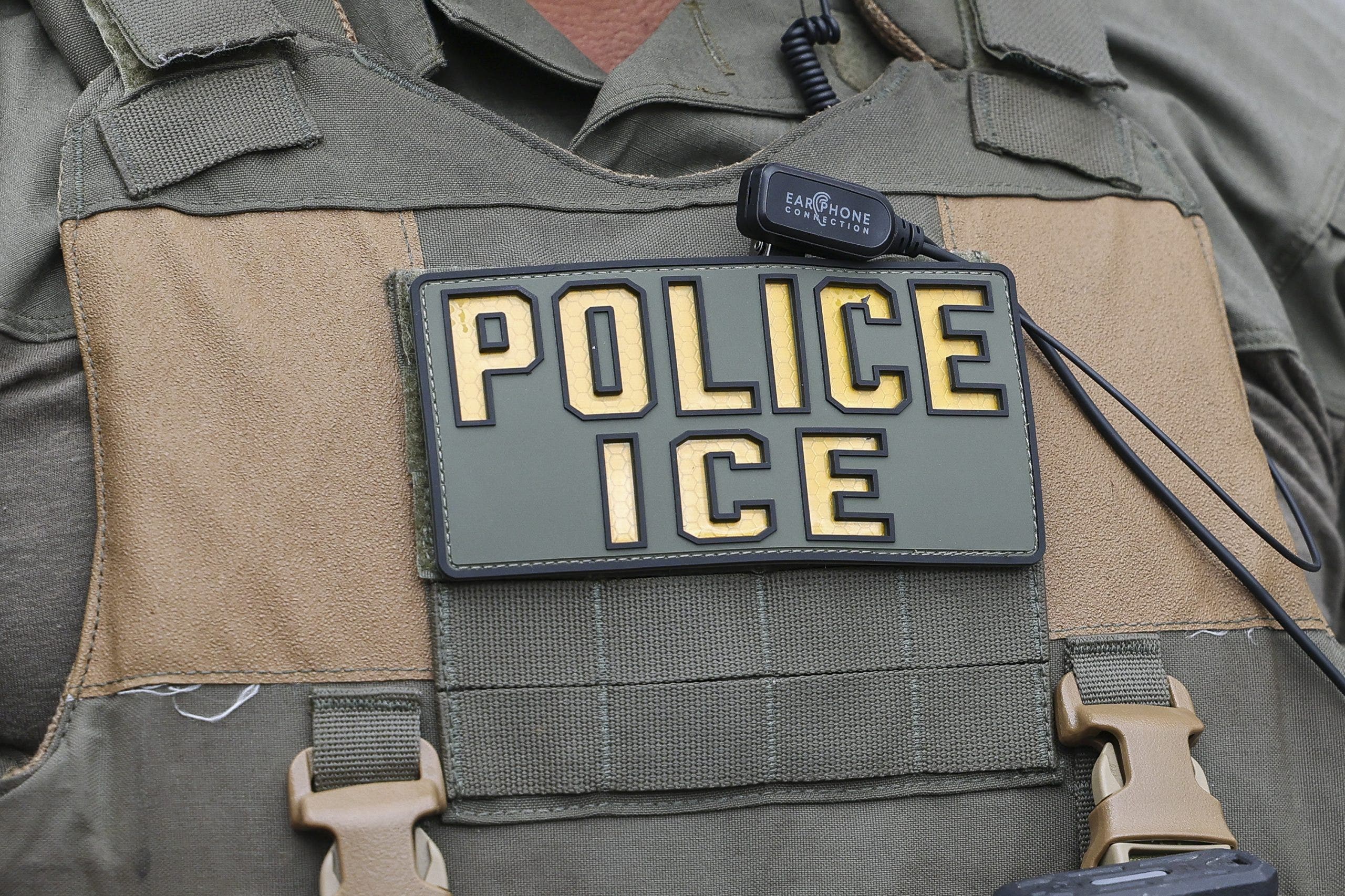 ICE agents arrest 3 people at Gila River Indian Community smoke shop