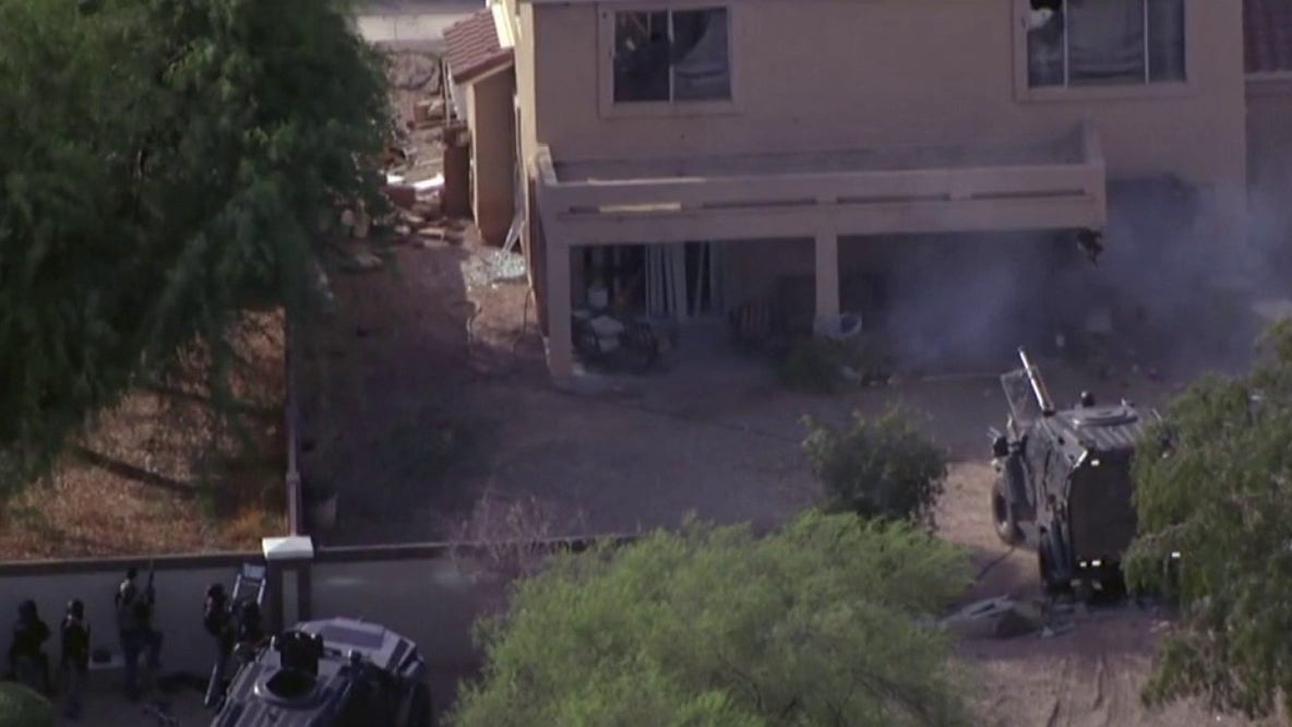 Glendale suspect barricaded after shooting at police officers