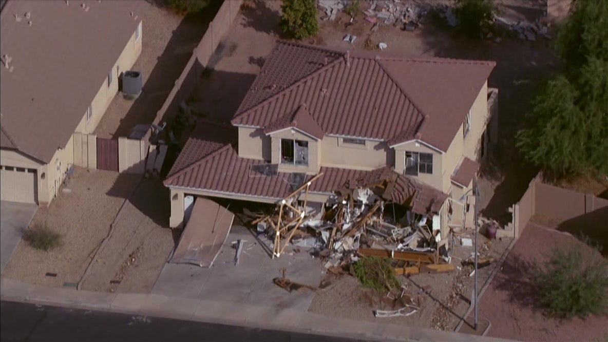 Glendale suspect barricaded after shooting at police officers