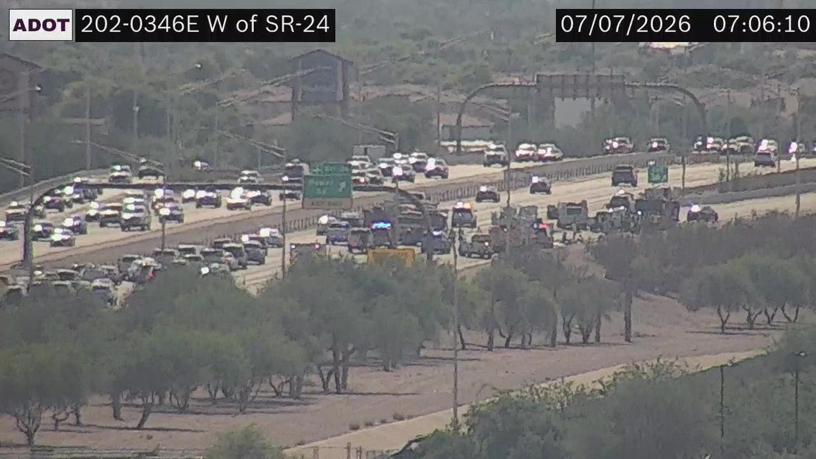At least 1 dead following Loop 202 multi-car crash
