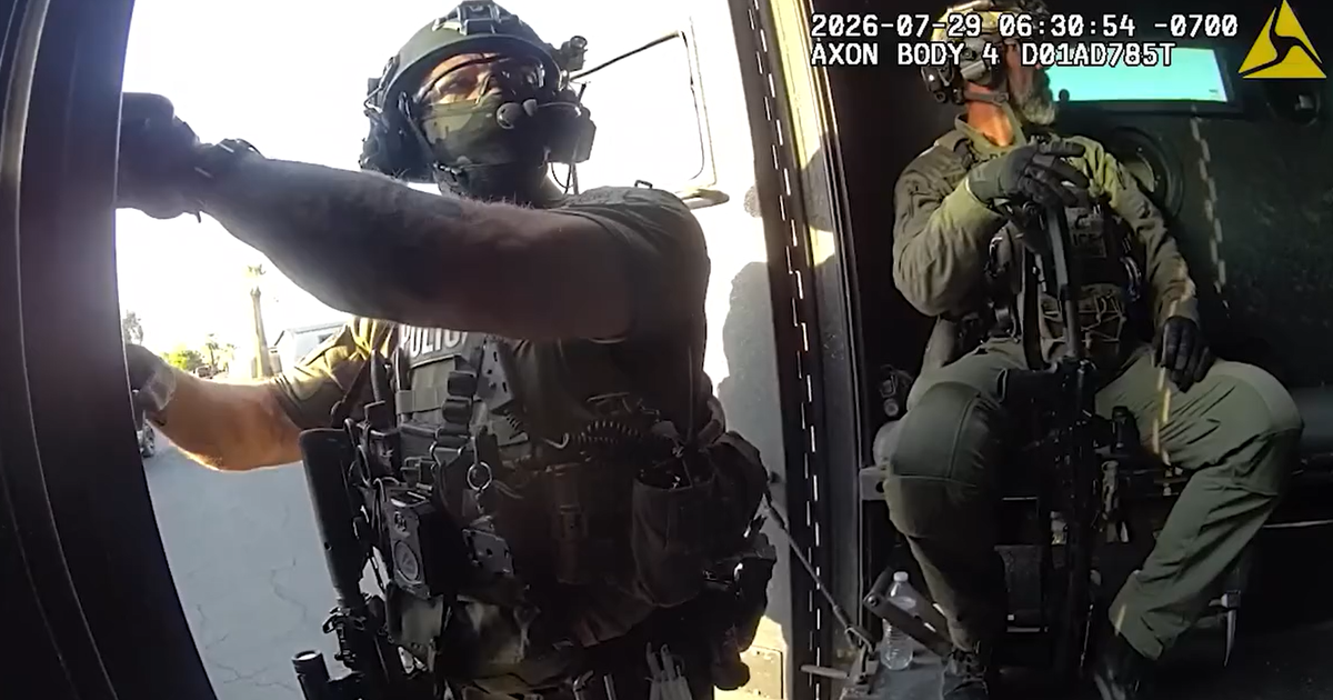 Glendale police seize drugs, cash and gun in SWAT raid on drug house