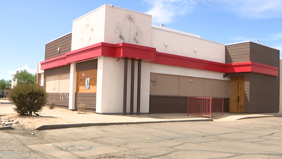 Police hunt for killer after 29-year-old stabbed in midnight slaying outside boarded-up Phoenix Arby's
