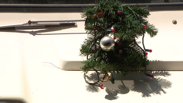 'Christmas in July': Phoenix Zoo crews get ready for ZooLights