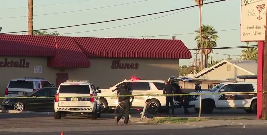 Man in custody following armed standoff at Phoenix bar