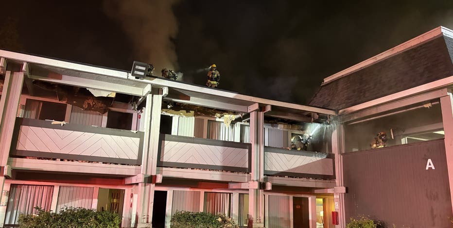 Fast-moving blaze forces 30 to evacuate from Phoenix hotel