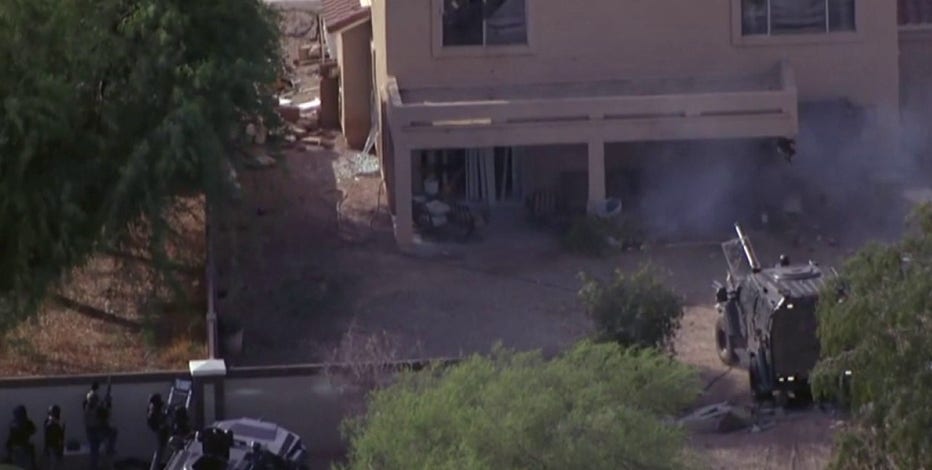 Glendale suspect barricaded after shooting at police officers