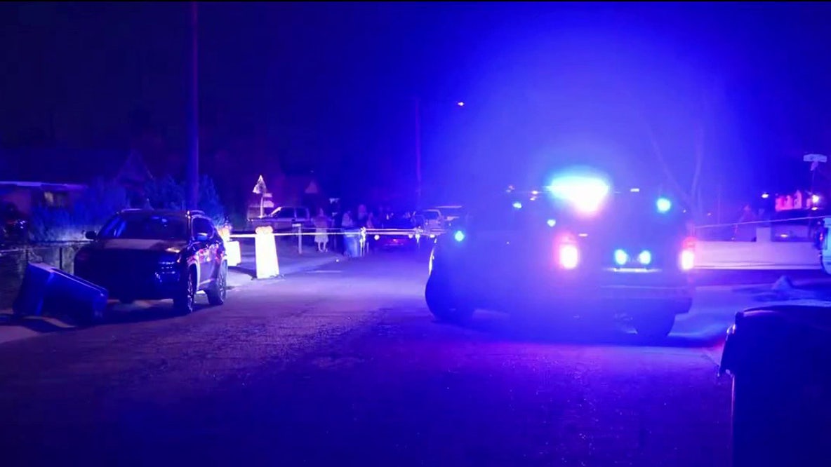Man killed in shooting at Phoenix home, suspect at large