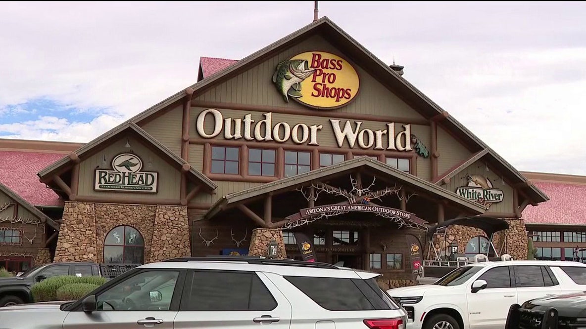 Mesa Bass Pro Shops parking lot shooting sends 1 to hospital