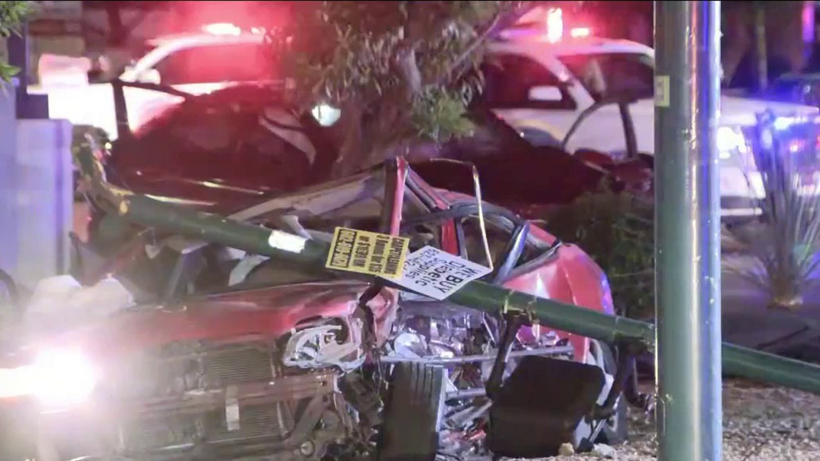 1 dead, 3 hurt in Phoenix rollover crash