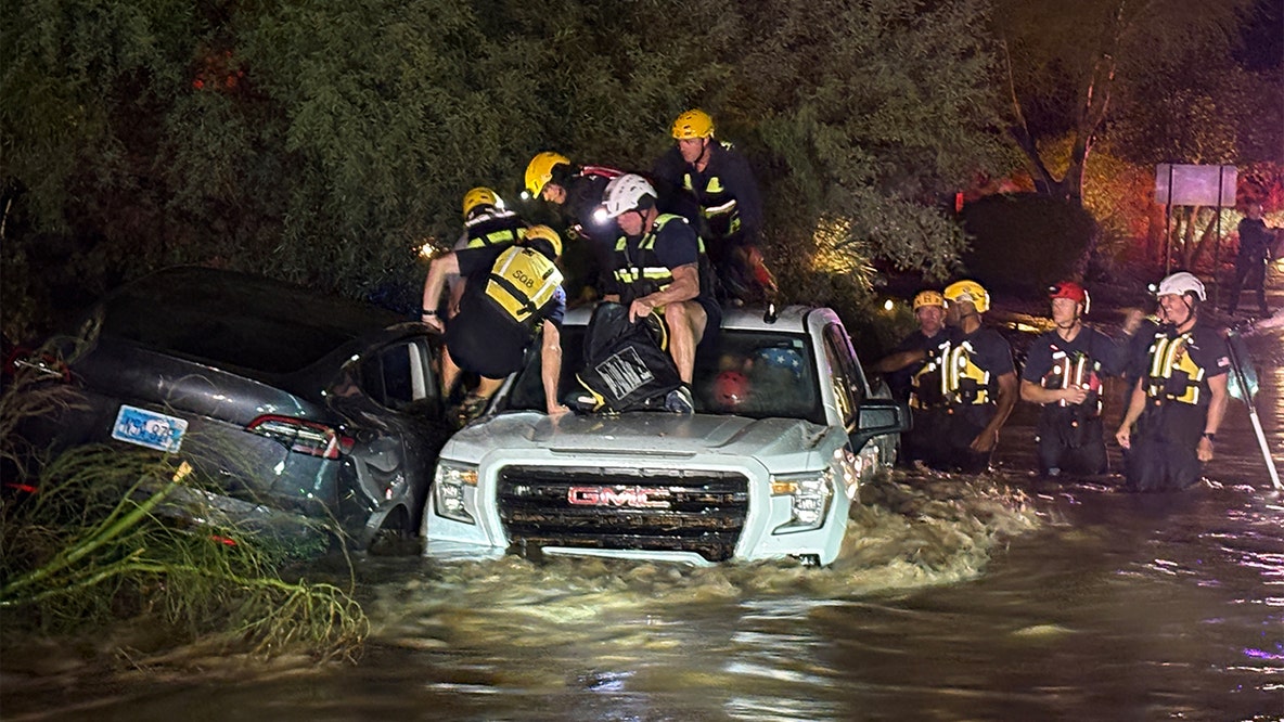 6 people rescued from floodwaters in Phoenix: FD