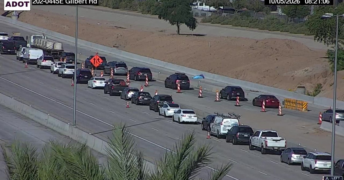 A deadly crash along a portion of Loop 202 in Chandler has resulted in traffic delays as crews closed a portion of the freeway.