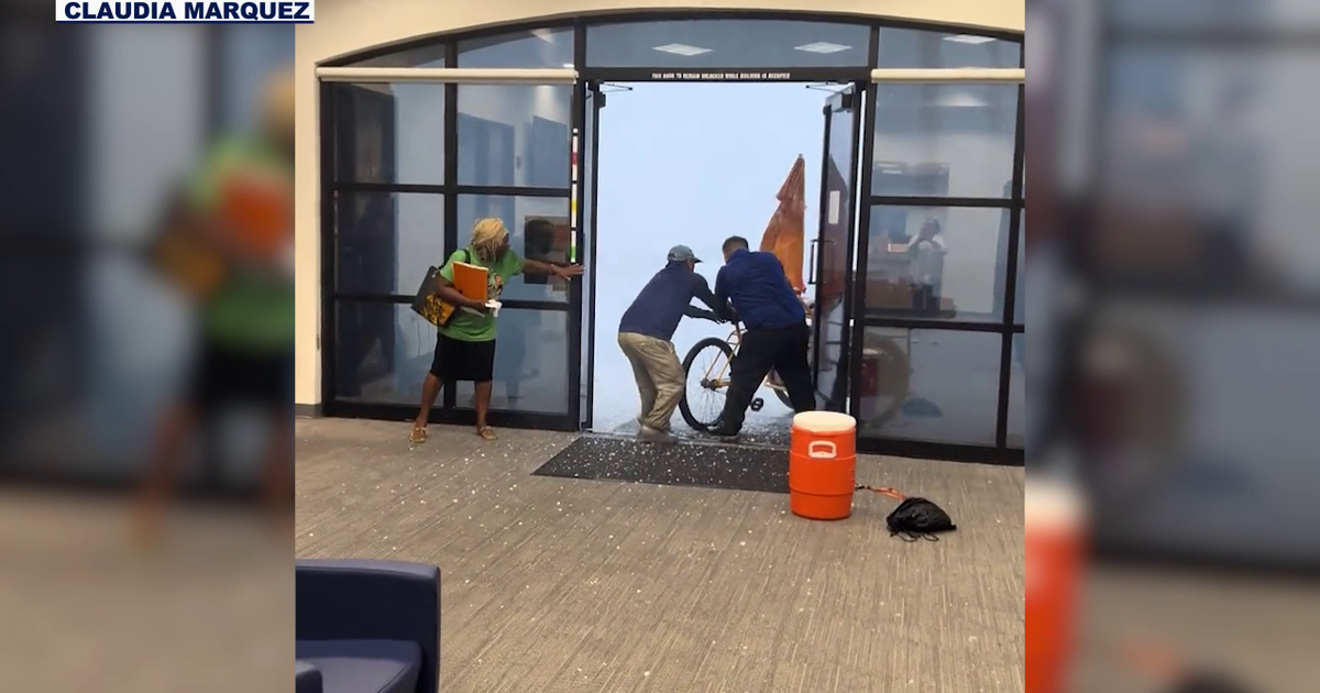 Phoenix bank employees help street vendor from severe storm in viral video