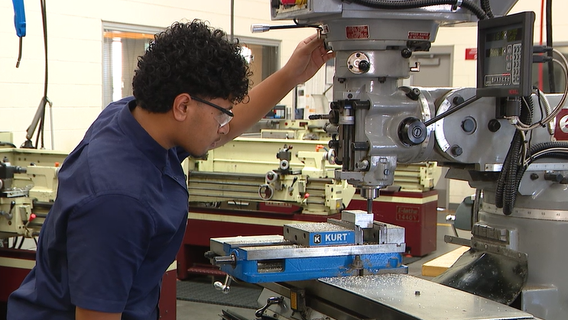 Arizona high schoolers train for semiconductor and manufacturing careers