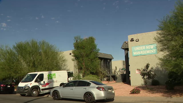 Rent hikes, missing management leave Glendale apartment residents fearing displacement