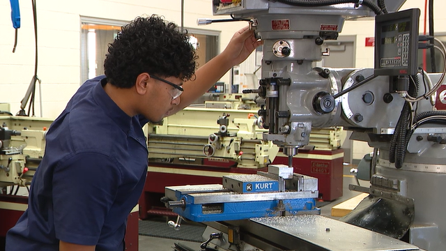 Arizona high schoolers train for semiconductor and manufacturing careers