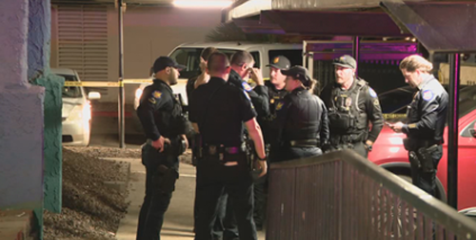 Woman hospitalized, man in custody after Phoenix apartment shooting
