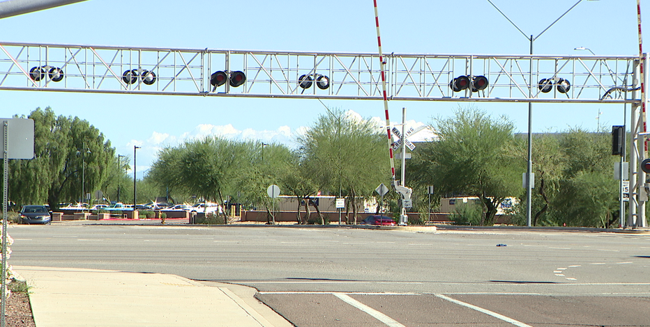 Driver dies after train strikes vehicle on Peoria tracks