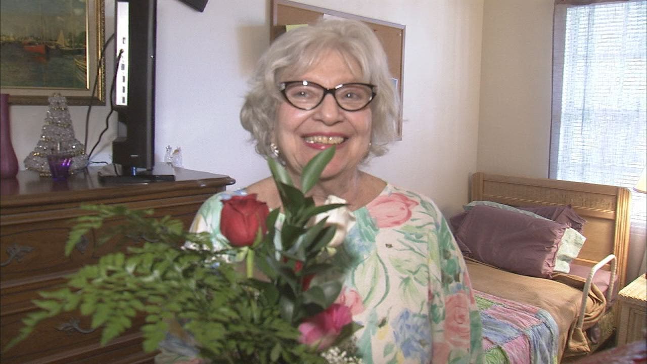 Hometown Heroes Visiting Angels Surprise Seniors With Blossoms Of Love