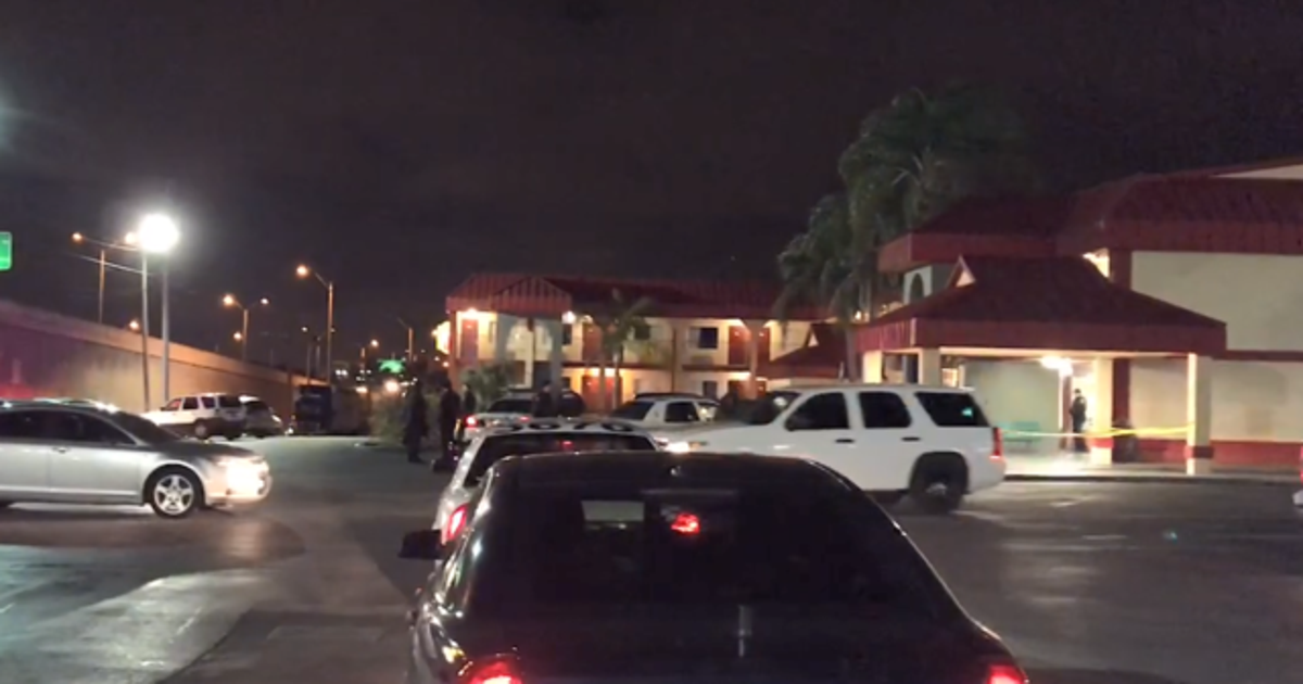 Man killed after shooting at Super 8 motel in Clearwater | FOX 13 Tampa Bay